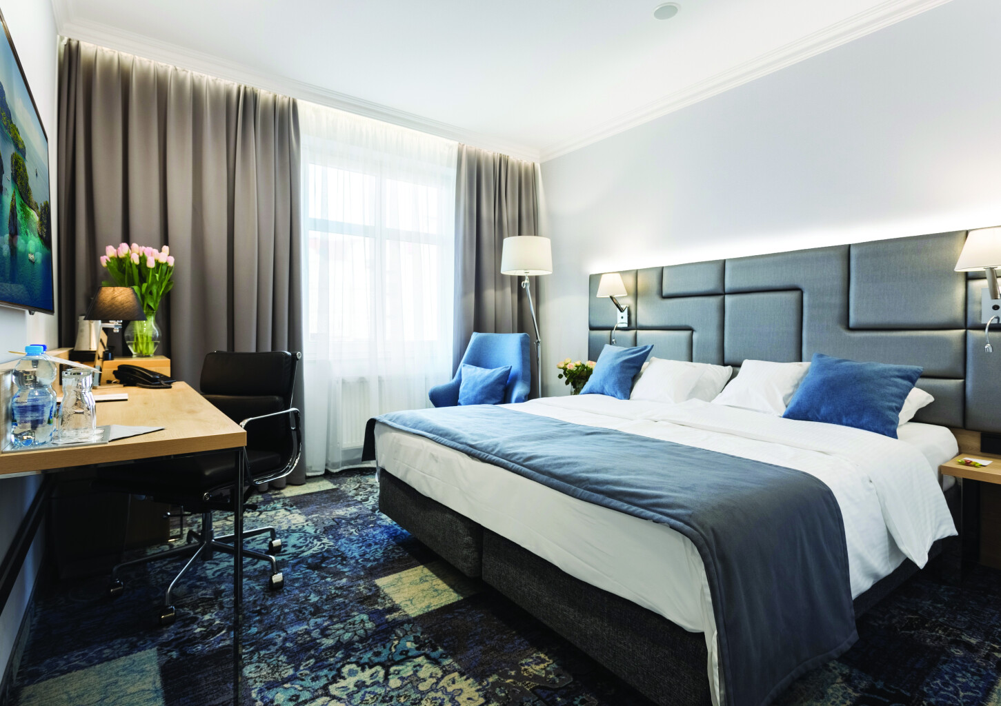 Romantyczny Weekend “Noc w Płatkach Róż” (2 Noce, 2 Osoby) | Hotel Włoski | Poznań