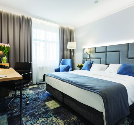 Romantyczny Weekend “Noc w Płatkach Róż” (2 Noce, 2 Osoby) | Hotel Włoski | Poznań