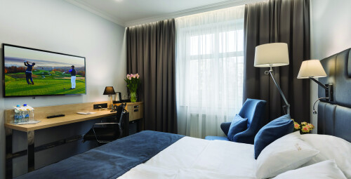 Romantyczny Weekend dla Dwojga w Poznaniu „Noc w płatkach róż” | Poznań-Prezent dla Męża_P