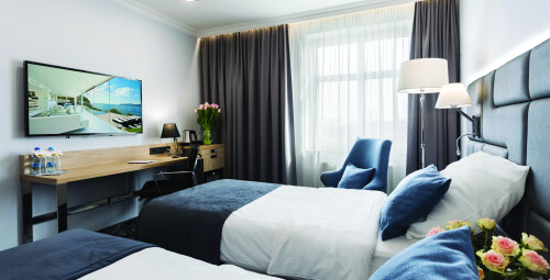 Romantyczny Weekend dla Dwojga w Poznaniu „Noc w płatkach róż” | Poznań-Prezent dla Rodziców_P