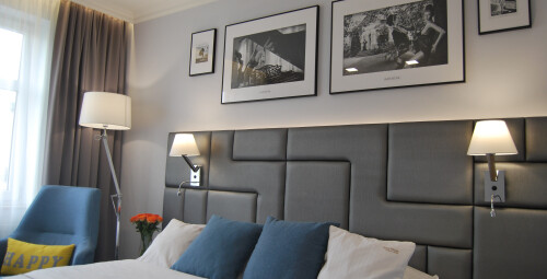 Romantyczny Weekend dla Dwojga w Poznaniu „Noc w płatkach róż” | Poznań-Prezent na Zaręczyny_P