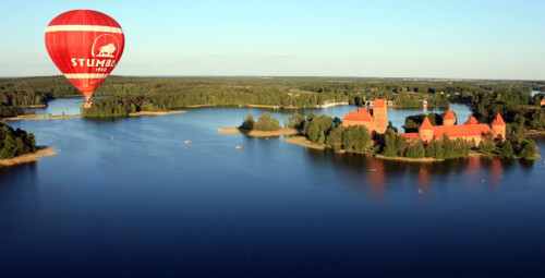 Romantyczna Noc i Żeglowanie na Jeziorze w Trokach | Litwa -prezent na rocznice