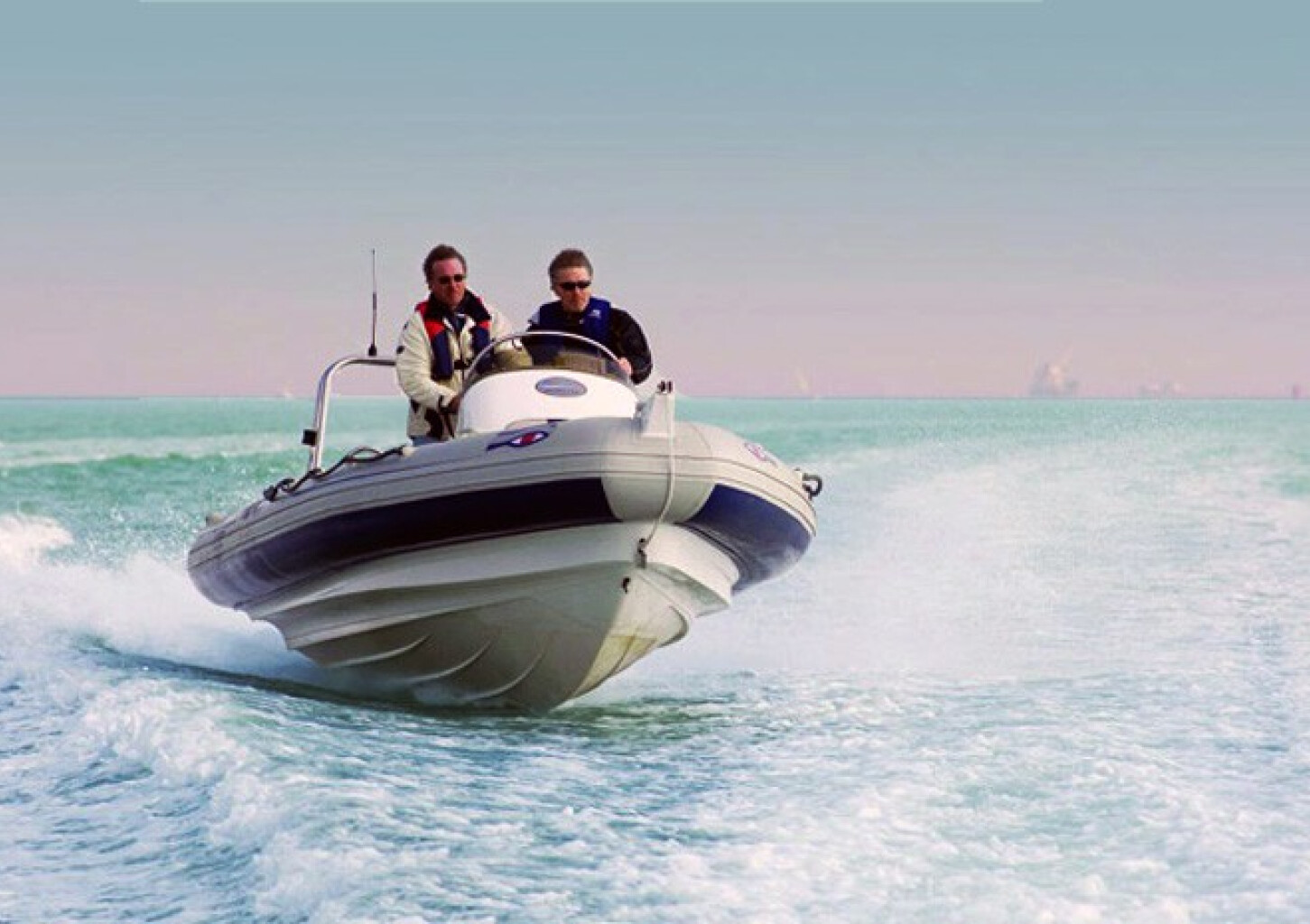 Zasiądź za Sterami Łodzi RIB | Warszawa