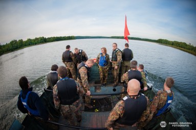 Pływanie Wojskową Amfibią Gąsienicową PTS-M Borne Sulinowo -prezent na święta