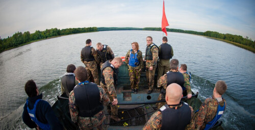 Pływanie Wojskową Amfibią Gąsienicową PTS-M Borne Sulinowo -prezent na święta