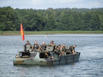 Pływanie Wojskową Amfibią Gąsienicową PTS-M Borne Sulinowo-prezent dla mężczyzny