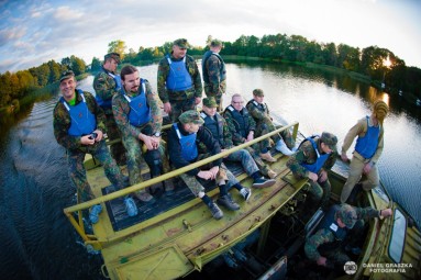 Pływanie Wojskową Amfibią Gąsienicową GSP-55 Borne Sulinowo-prezent na mikołajki 