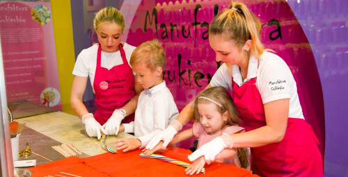 Pokaz w Manufakturze Cukierków dla Dwojga ze Słodkim Upominkiem | Warszawa -prezent dla rodziców