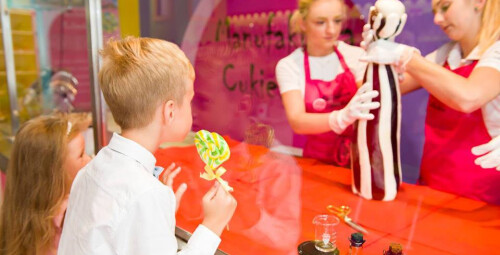 Pokaz w Manufakturze Cukierków dla Dwojga ze Słodkim Upominkiem | Warszawa -prezent dla dzieci