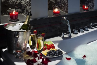 Romantyczny Pobyt w Komorowski Luxury Guest Rooms - Prezent na urodziny