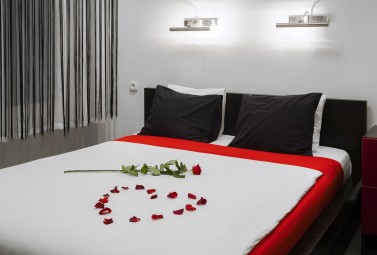 Romantyczny Pobyt w Komorowski Luxury Guest Rooms - Prezent dla nowożeńców