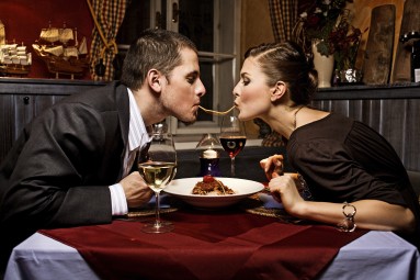 Romantyczna Kolacja z Degustacją Wina dla Dwojga - Prezent dla nowożeńców
