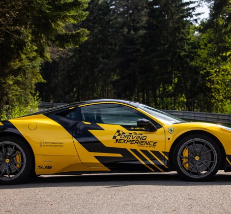 Poprowadź Ferrari 458 Italia (2 okrążenia) | Wiele Lokalizacji