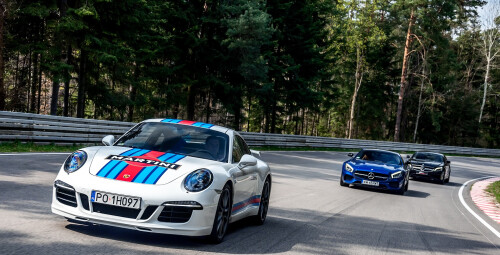 Poprowadź Porsche 911 S Martini Racing Edition (2 okrążenia) - Prezent na Dzień Chłopaka