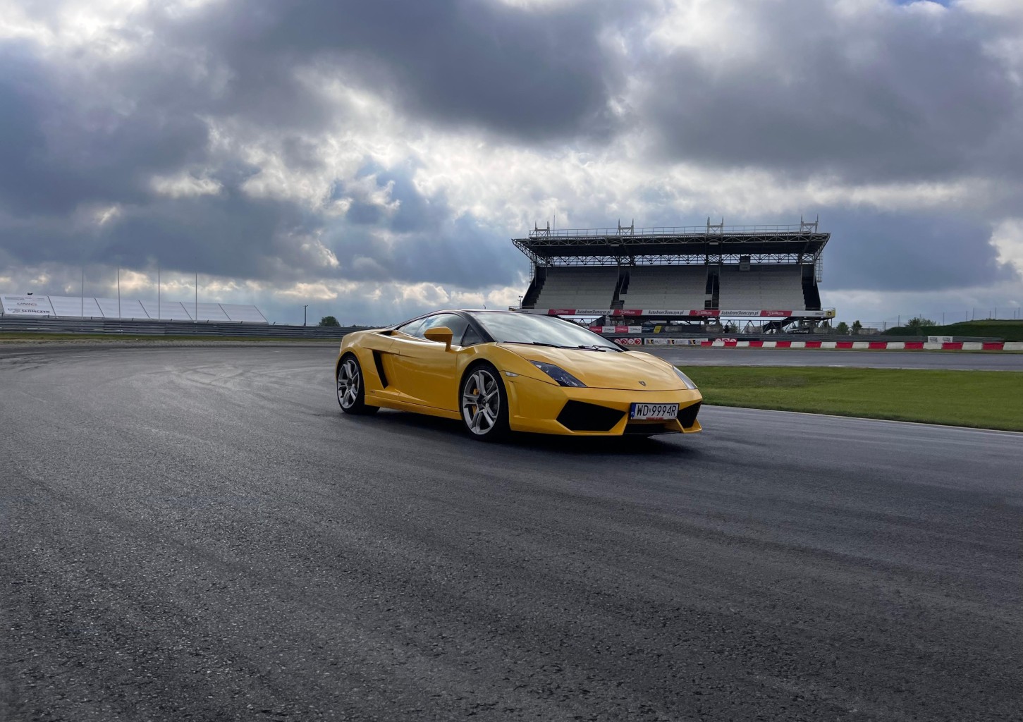 Jazda Lamborghini Gallardo (4 okrążenia) | Wiele Lokalizacji