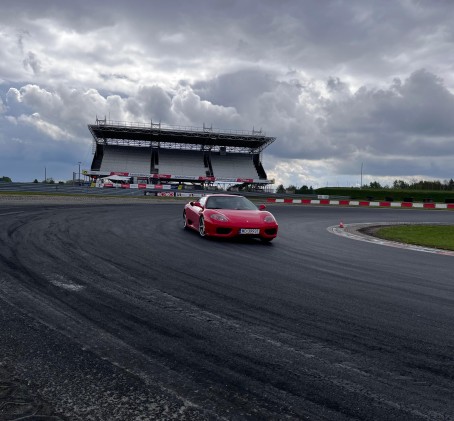 Jazda Ferrari (6 okrążeń) | Wiele Lokalizacji
