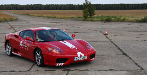 Ostra Jazda Ferrari (4 okrążenia) - Prezent dla mężczyzny
