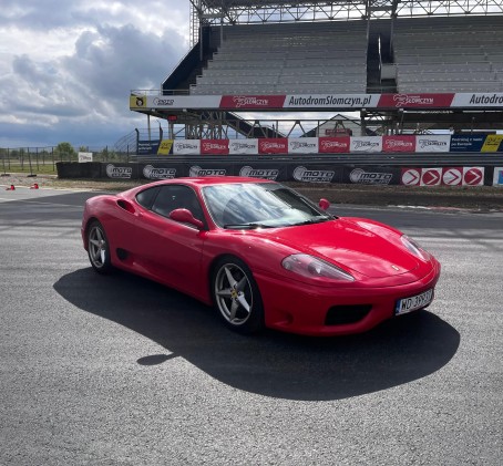 Jazda Ferrari (2 okrążenia) | Wiele Lokalizacji
