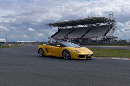 Jazda Lamborghini Gallardo (2 okrążenia) | Warszawa (okolice)