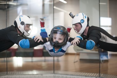 Niezapomniany Lot w Tunelu Aerodynamicznym dla Juniora - Prezent na Dzień Dziecka