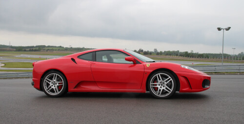 Jazda Ferrari (1 okrążenie) - Prezent dla chłopaka