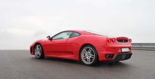 Jazda Ferrari (1 okrążenie) - Prezent na Dzień Chłopaka