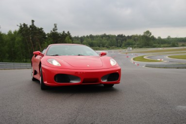 Jazda Ferrari (2 okrążenia) - Prezent dla chłopaka