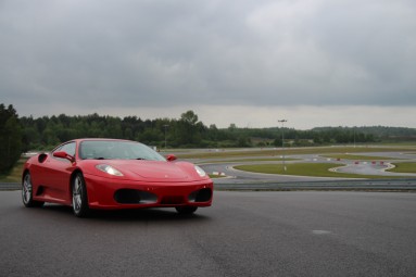 Jazda Ferrari (4 okrążenia) - Prezent dla chłopaka