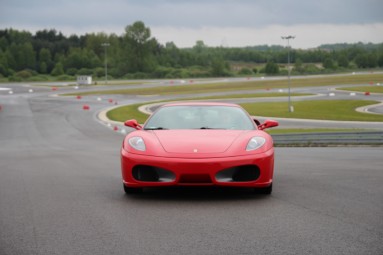 Jazda Ferrari (4 okrążenia) - Prezent na Dzień Chłopaka