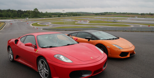 Pojedynek Ferrari vs Lamborghini (2 okrążenia) - Prezent dla mężczyzny