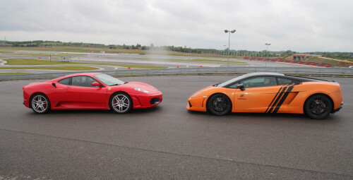 Pojedynek Ferrari vs Lamborghini (2 okrążenia) - Prezent dla męża