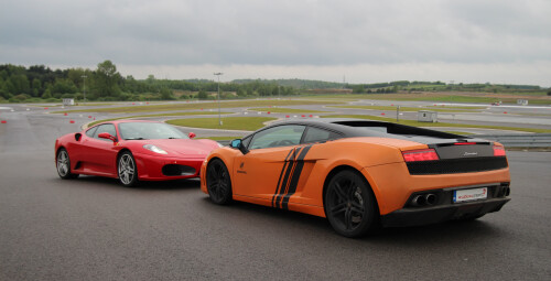 Pojedynek Ferrari vs Lamborghini (2 okrążenia) - Prezent dla Taty