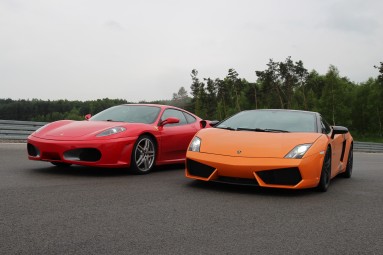 Pojedynek Ferrari vs Lamborghini (2 okrążenia) - Prezent na Dzień Chłopaka