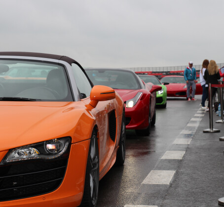 Pojedynek Lamborghini Gallardo vs KTM X-Bow (2 okrążenia) | Wiele Lokalizacji