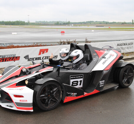 Pojedynek Lamborghini Gallardo vs KTM X-Bow (4 okrążenia) | Wiele Lokalizacji