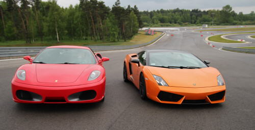 Pojedynek Ferrari vs Lamborghini (4 okrążenia) - Prezent na Dzień Chłopaka