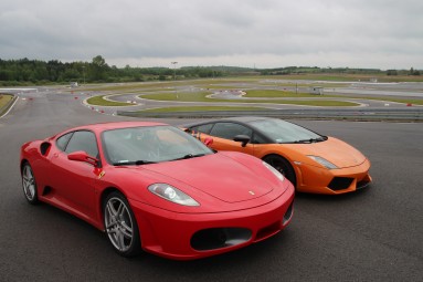 Pojedynek Ferrari vs Lamborghini (4 okrążenia) - Prezent dla chłopaka
