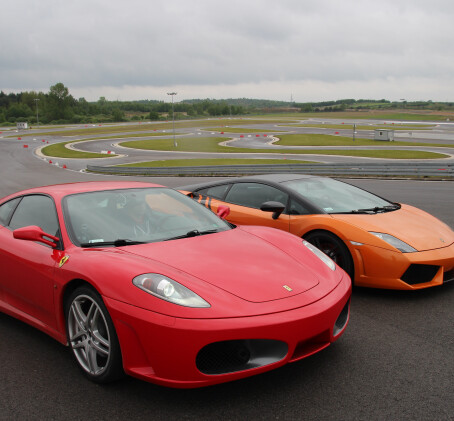 Pojedynek Ferrari vs Lamborghini (4 okrążenia) | Wiele Lokalizacji