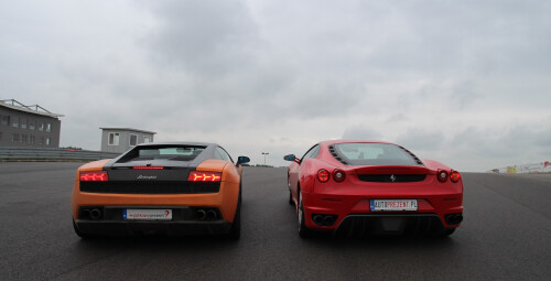 Pojedynek Ferrari vs Lamborghini (4 okrążenia) - Prezent dla męża