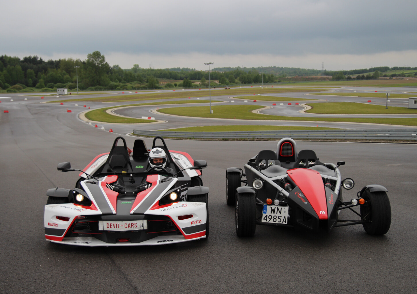 Pojedynek Ariel Atom vs KTM X-Bow (2 okrążenia) | Wiele Lokalizacji