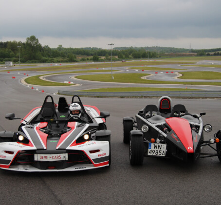 Pojedynek Ariel Atom vs KTM X-Bow (2 okrążenia) | Wiele Lokalizacji