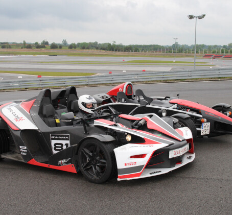 Pojedynek Ariel Atom  vs KTM X-Bow (4 okrążenia) | Wiele Lokalizacji