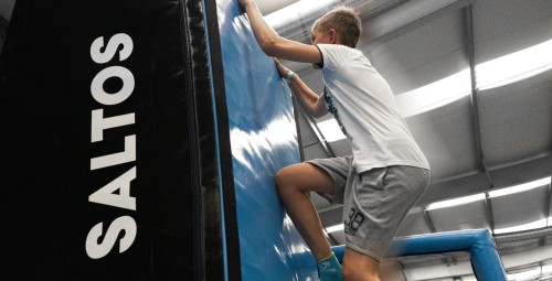 Szalona Zabawa w Parku Trampolin z Trenerem - Prezent dla chłopaka_ PP