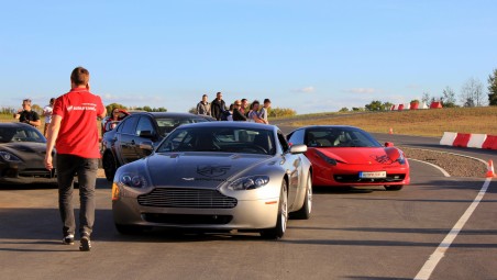 Jazda Aston Martinem Vantage (1 okrążenie) | Tor Główny Poznań, Katowice #5