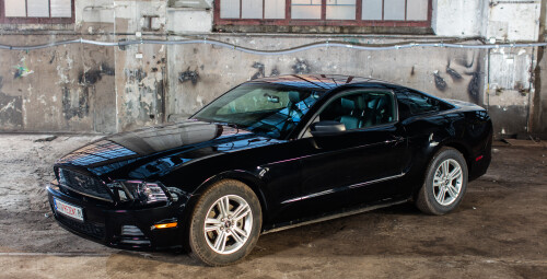 Amerykański Pojedynek Chevrolet Camaro vs Ford Mustang (4 okrążenia) - prezent dla chłopaka