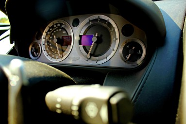 Jazda Aston Martinem Vantage (1 okrążenie) - prezent na dzień chłopaka