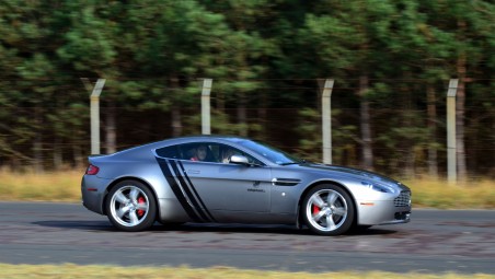 Jazda Aston Martinem Vantage (1 okrążenie) - prezent dla męża