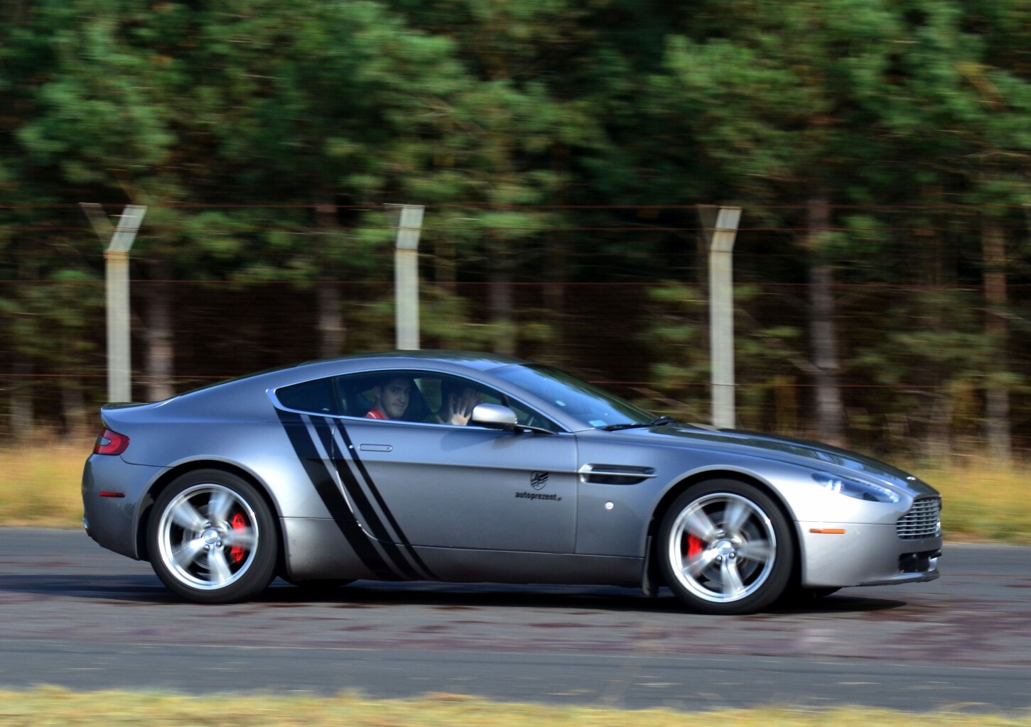 Jazda Aston Martin Vantage (1 okrążenie) | Wiele Lokalizacji