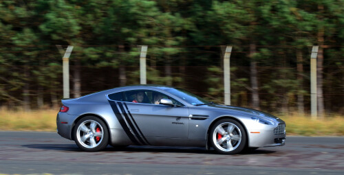 Jazda Aston Martinem Vantage (1 okrążenie) - prezent dla męża