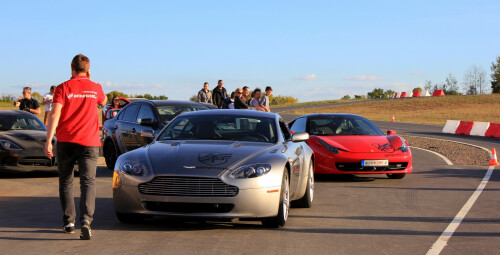 Jazda Aston Martinem Vantage (1 okrążenie) - prezent na urodziny